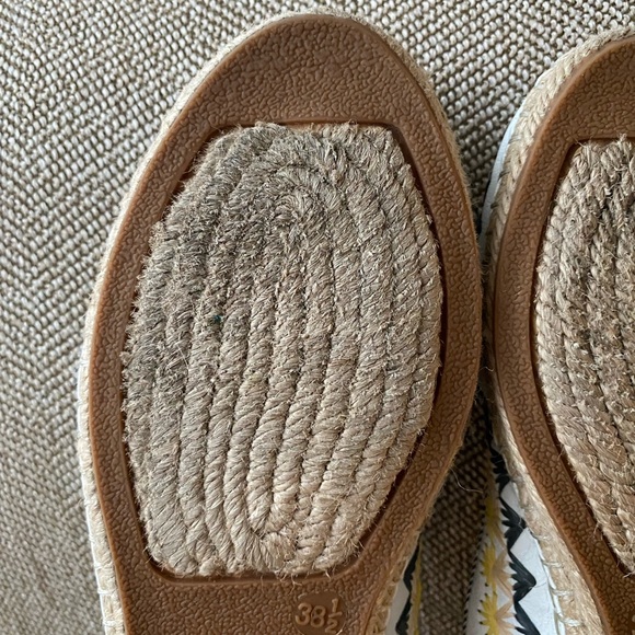 House of Harlow 1960 Kole Espadrilles. Supple Leather w/Embroidered Pattern.38.5 - Picture 12 of 13